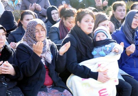 Şehit Babasını Bu Bakışla Uğurladı galerisi resim 1